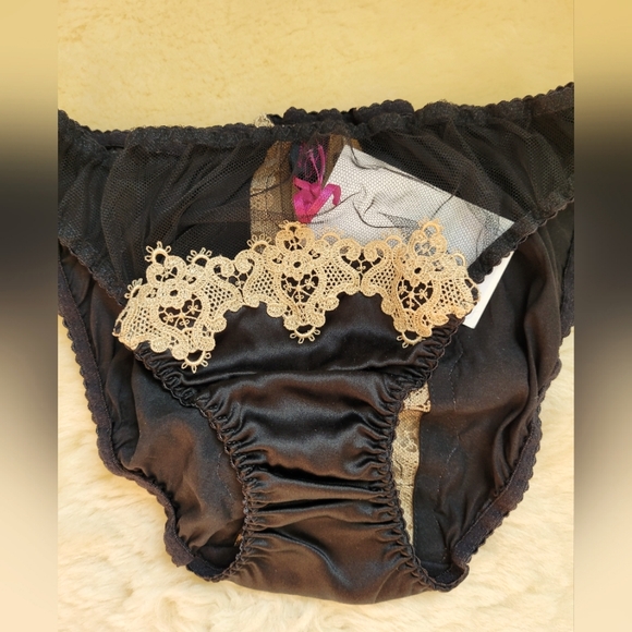Fleur of England Caviar Balcony Bra Brief Set - Picture 9 of 12